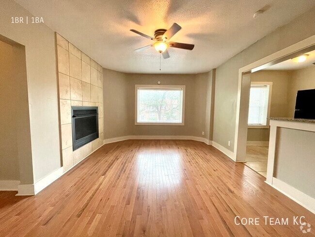 Building Photo - 4328 Roanoke Pkwy Unit 202 Rental