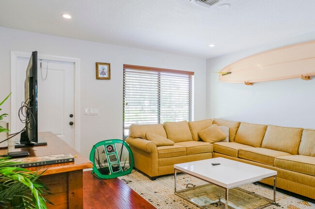 Photo - 1678 Park St