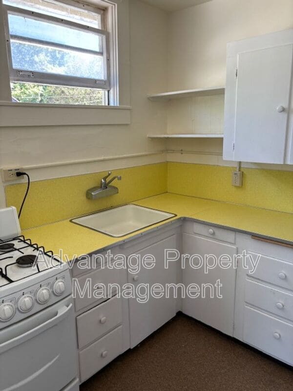 Building Photo - 335 NW 10th St Rental