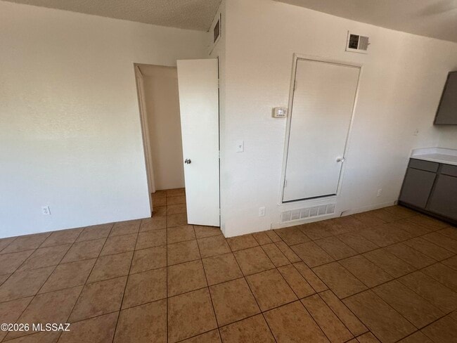 Photo - 3313 E Blacklidge Dr