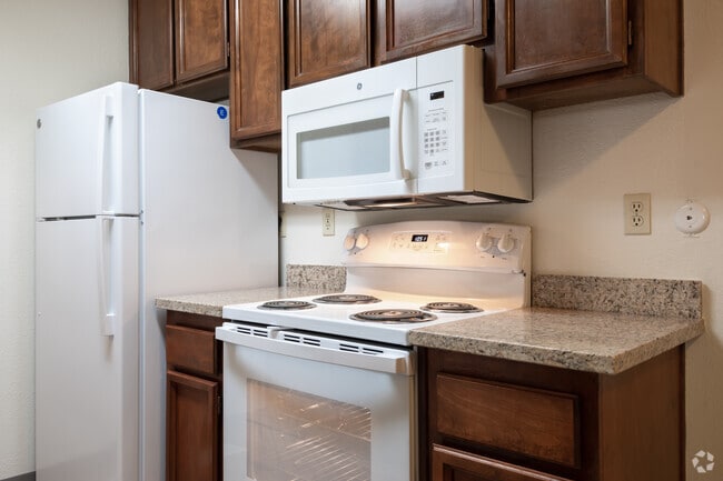 1BR, 1BA - 780SF