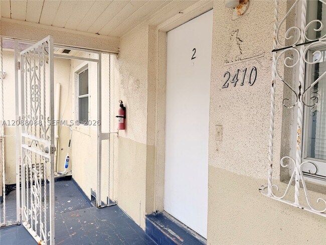 Photo - 2410 NW 34th St Unit 2