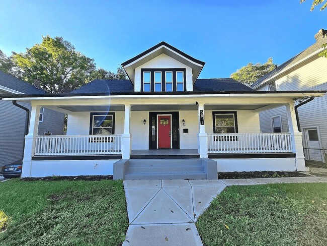 Building Photo - 5811 Bramble Ave