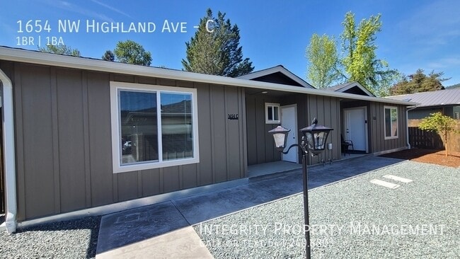 Photo - 1654 NW Highland Ave Unit C