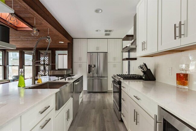 Photo - 1703 Deerfield Dr