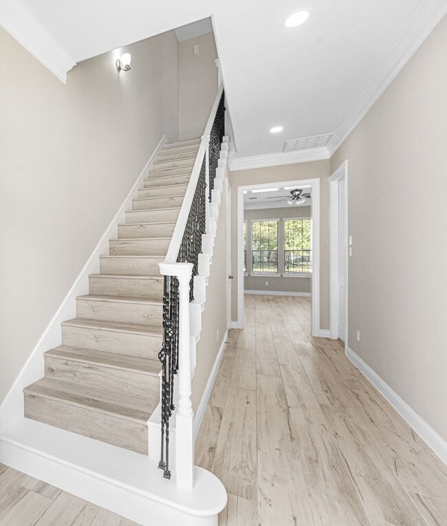 Photo - 9151 Lago Crest Dr