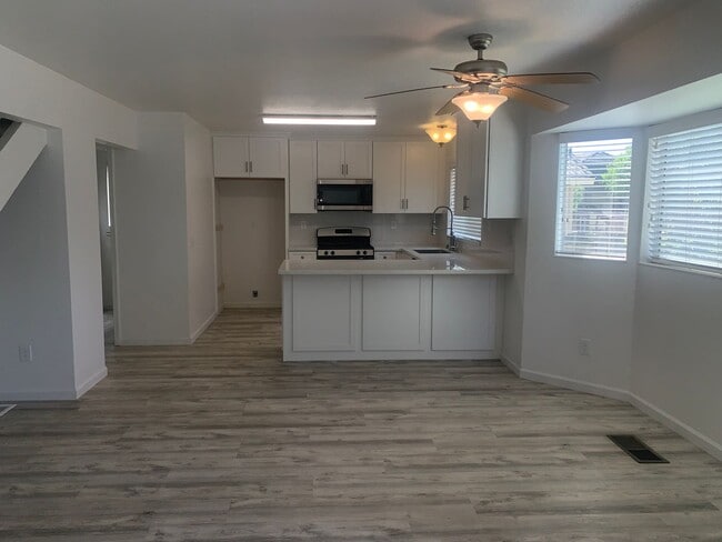 2618 Valley Oak Way