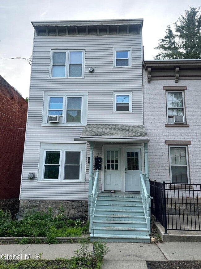 Building Photo - 67 Lawrence St Unit 1