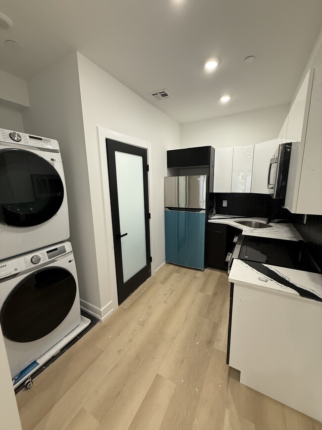 1216 W Butler St Unit 1