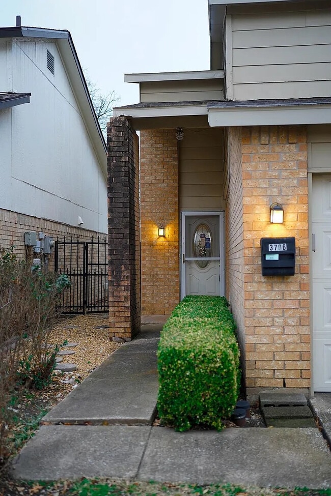 Photo - Room in House on Corona Dr