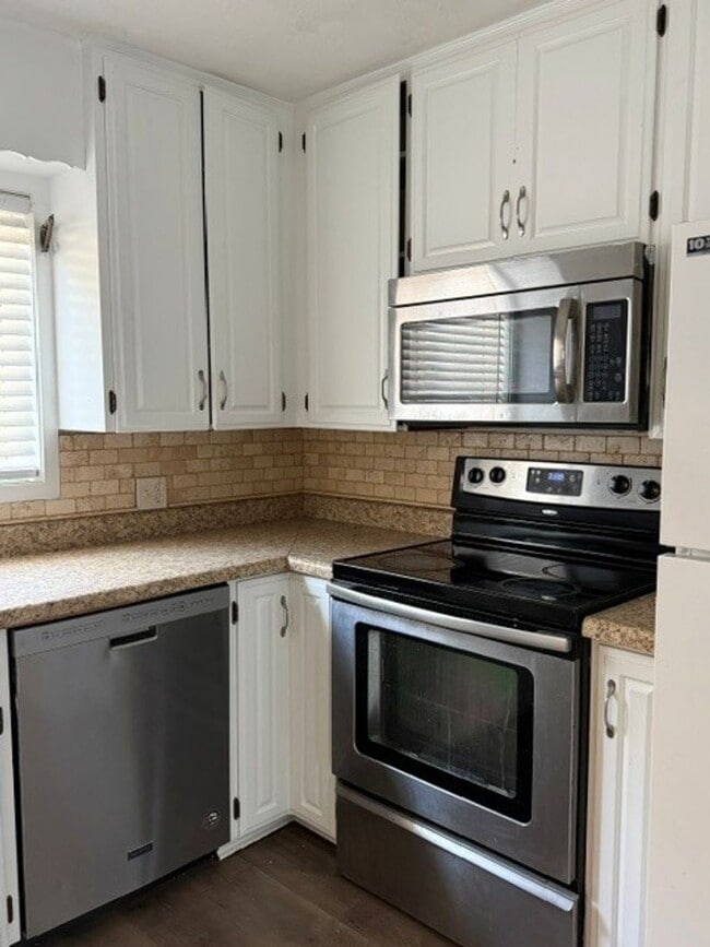Photo - 3 Bedroom West Salem House w/ Large Fenced Backyard