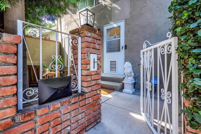 Photo - 14238 Dickens St