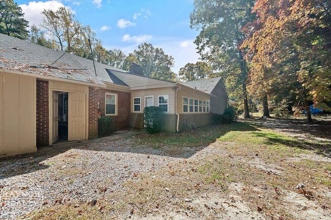 Photo - 207 Tucker Dr