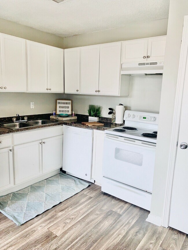 Photo - Carlton Ford Apartments