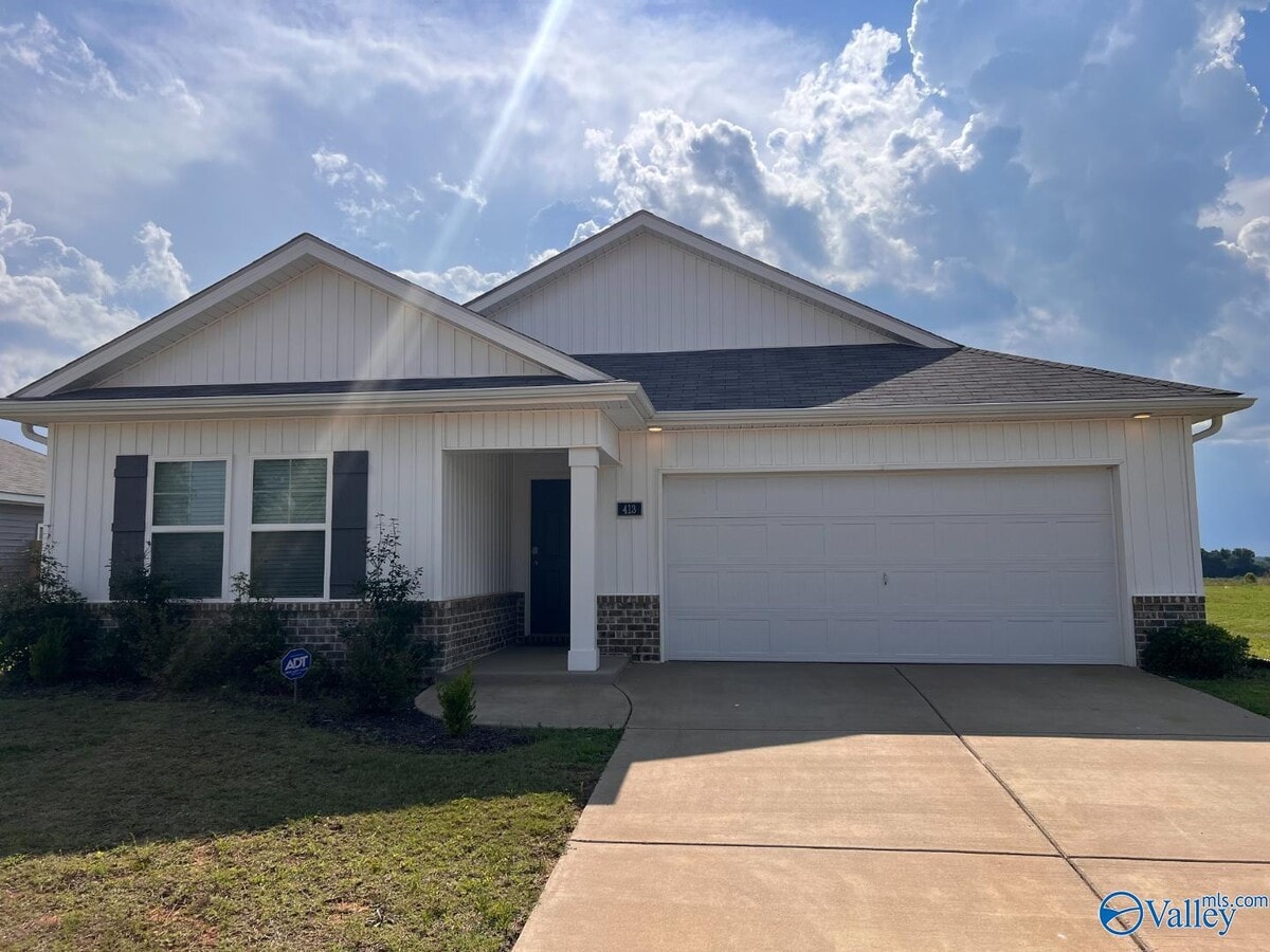 Photo - 413 Moringa Ln