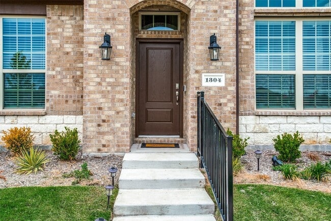 1304 Wildflower Wy