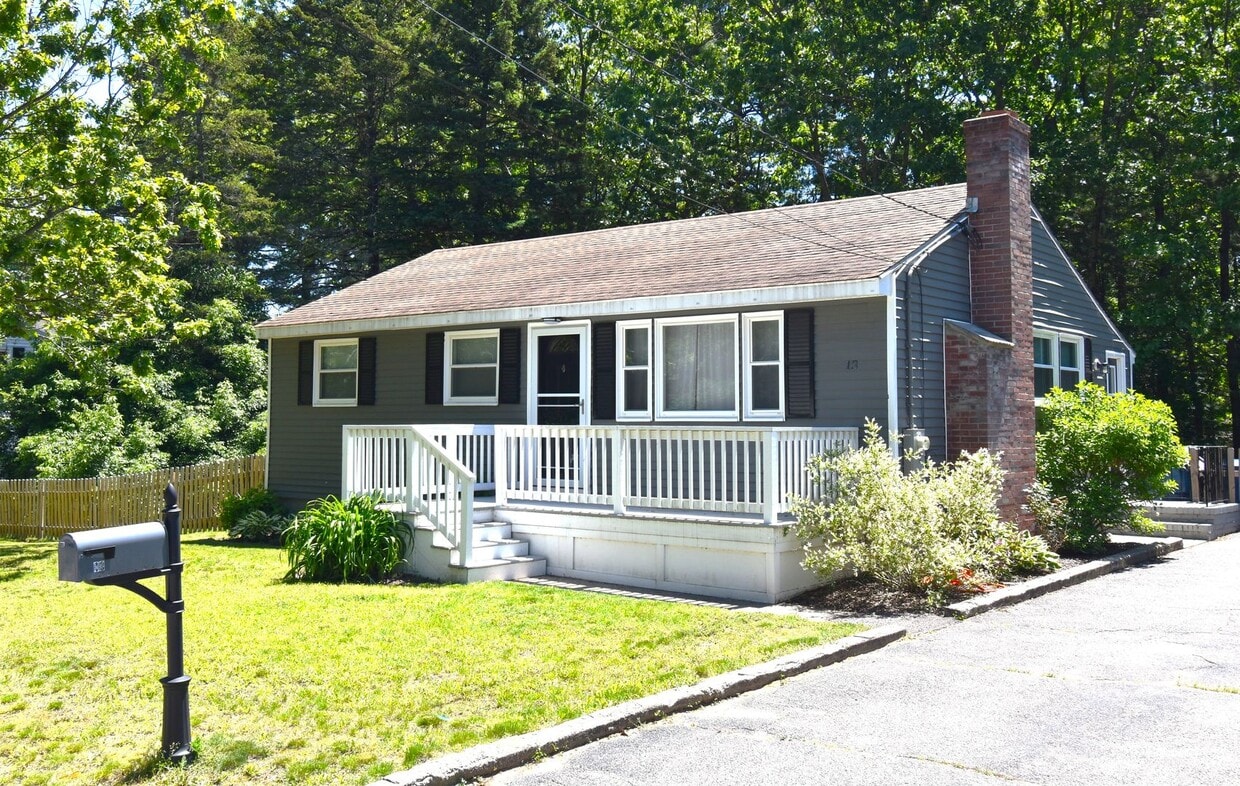 Impeccably maintained & updated 3 bedroom ... - Impeccably maintained & updated 3 bedroom ...