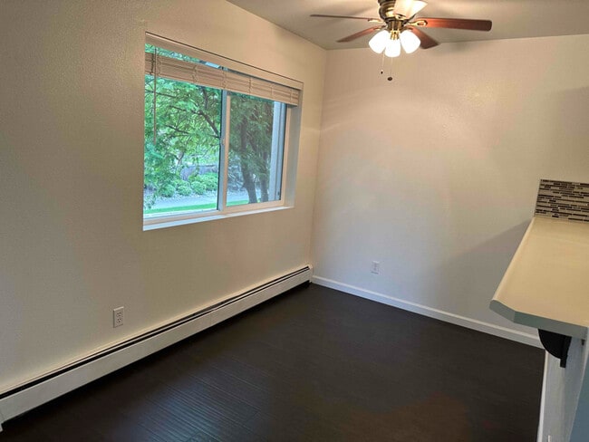 Photo - 1930 Congress Cir Unit 2