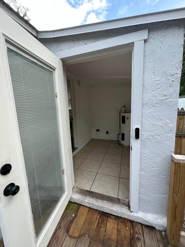 Photo - 1550 Robin St