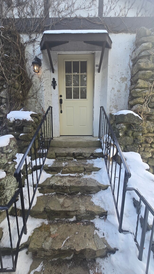 Photo - 10 King Ln Unit A