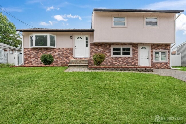 Building Photo - 106 Boulevard W