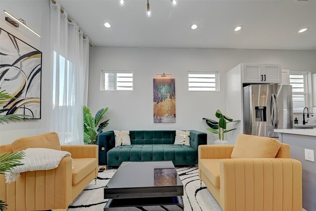 Photo - 2105 Sam Wilson St