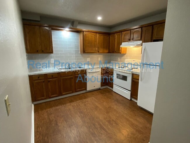 Building Photo - 101 E Broadway St Unit #3