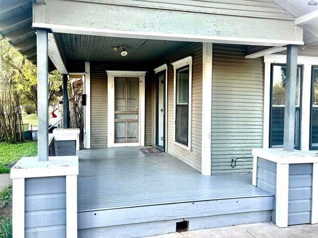 Photo - 2104 Taylor St