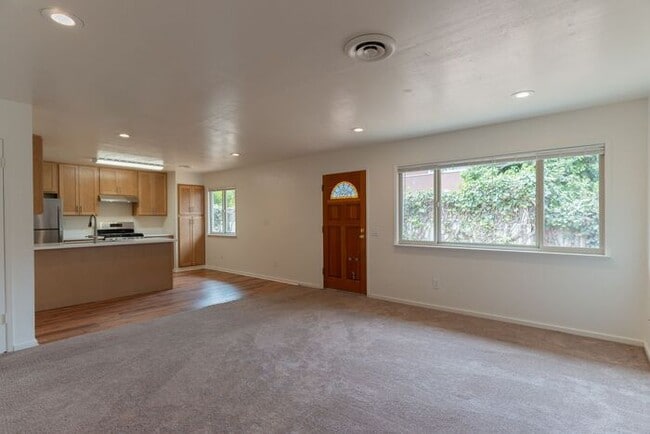 Photo - 2 Bedroom in Marina with Private Yard!