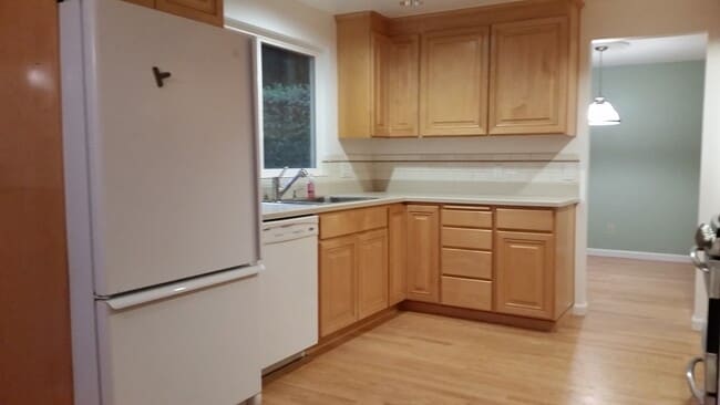 Photo - Cozy 4 beds with huge bonus room in Bellevue with private access to Phantom Lake