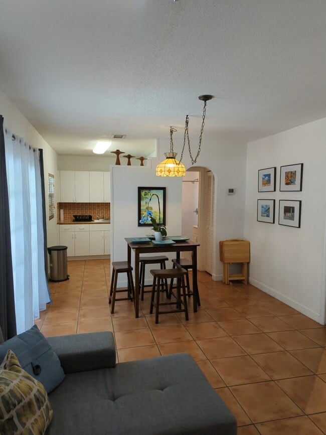 comedor - 1905 SW 10th St