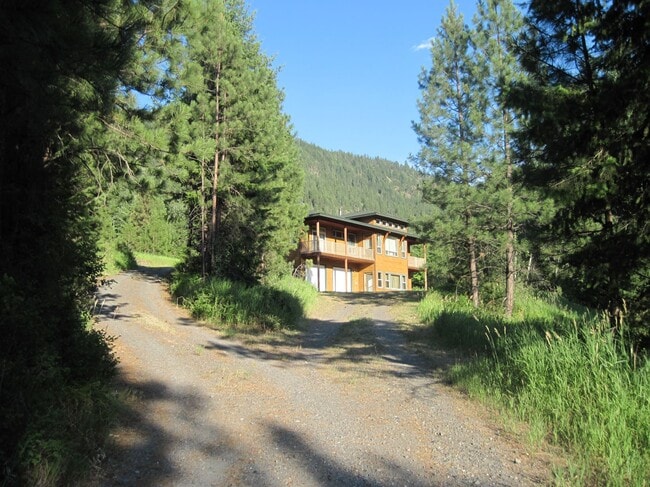 Building Photo - 1381 Mingo Mountain Rd