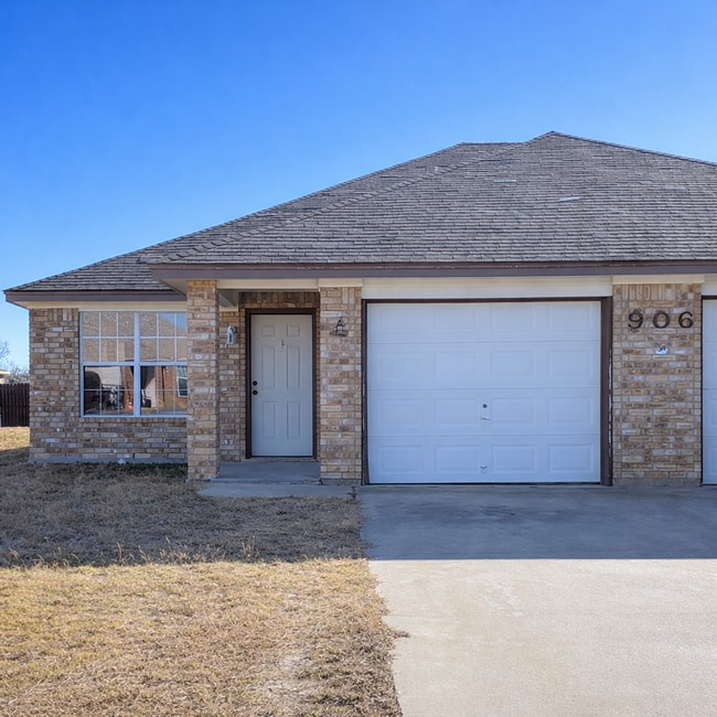 Building Photo - 506 Primrose Dr Unit A