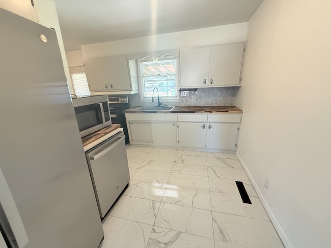 Photo - 2723 Hillview Dr