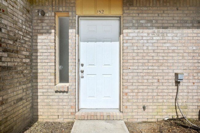 Photo - 152 Scottwood Dr SE