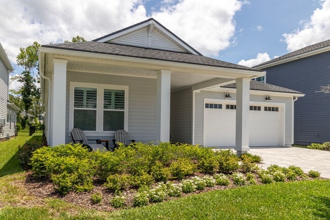 Building Photo - River Town Home