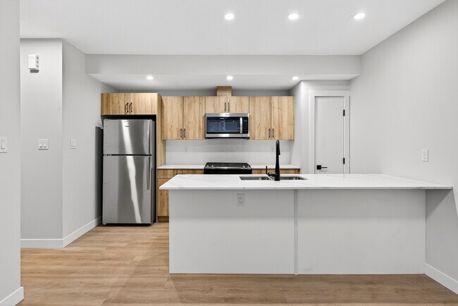 Photo - 10335-10135 135 St NW Unit Lower 3B