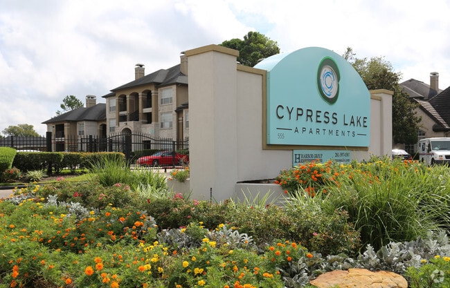 Building Photo - Cypress Lake