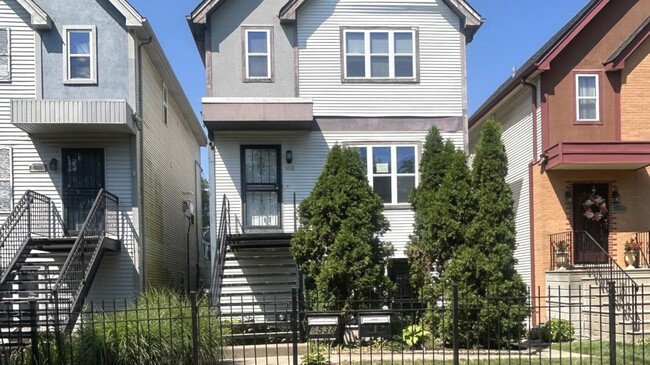 Building Photo - 6538 S Kenwood Ave