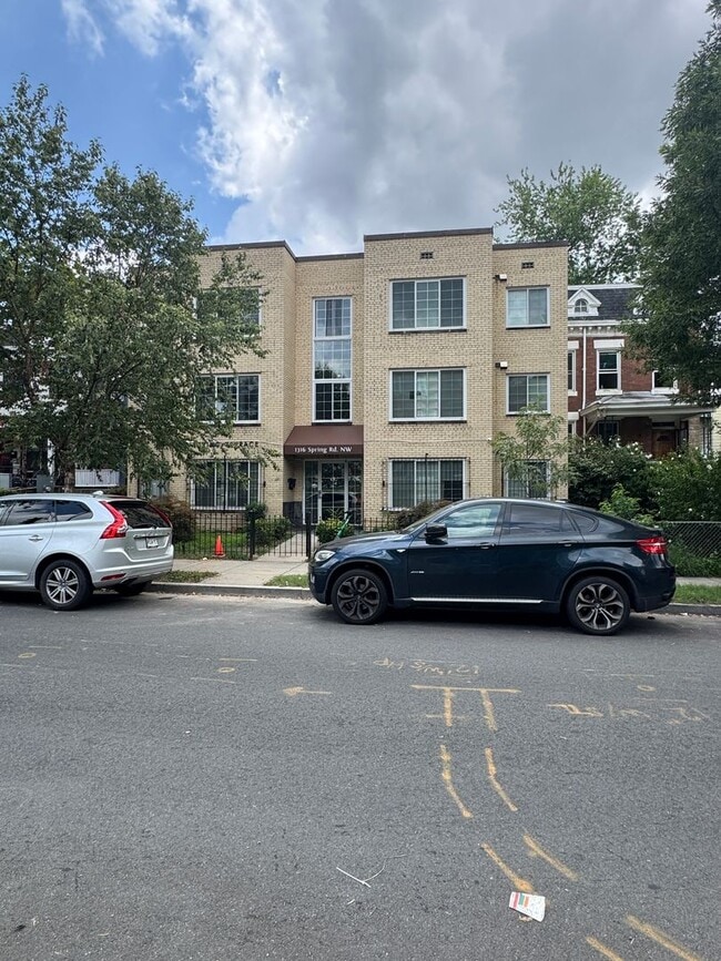 Building Photo - 1316 Spring Rd NW Unit 1316 Spring Road NW,  202