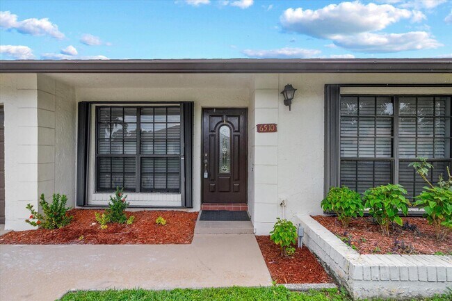 6510 Olivewood Cir