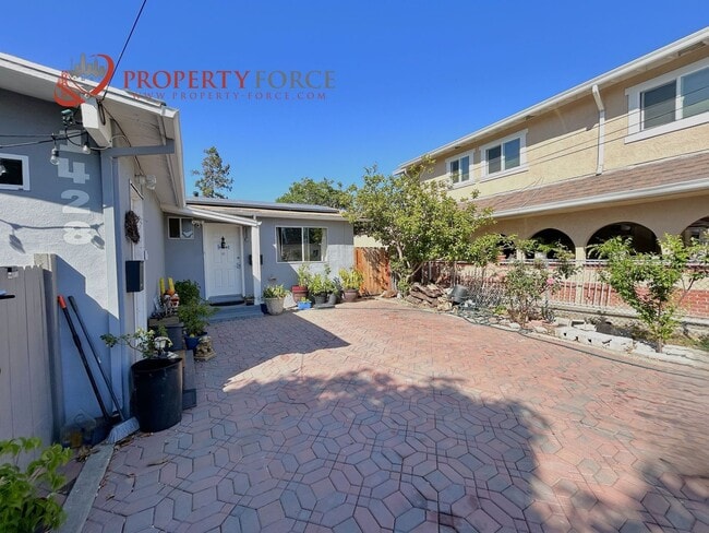 2 Bedroom 1 Bath - Nicely Updated home wit... - 2 Bedroom 1 Bath - Nicely Updated home wit...