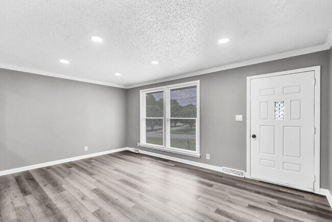 Photo - Wonderful 3 bed 2 bath with a modern interior