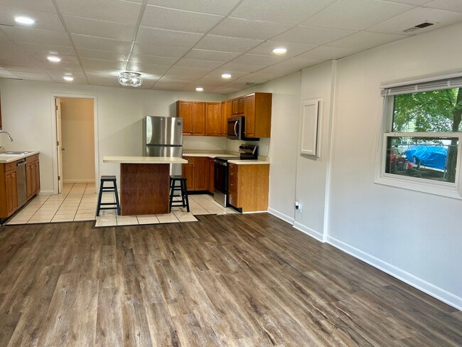 Photo - 2150 E 75th St Unidad B