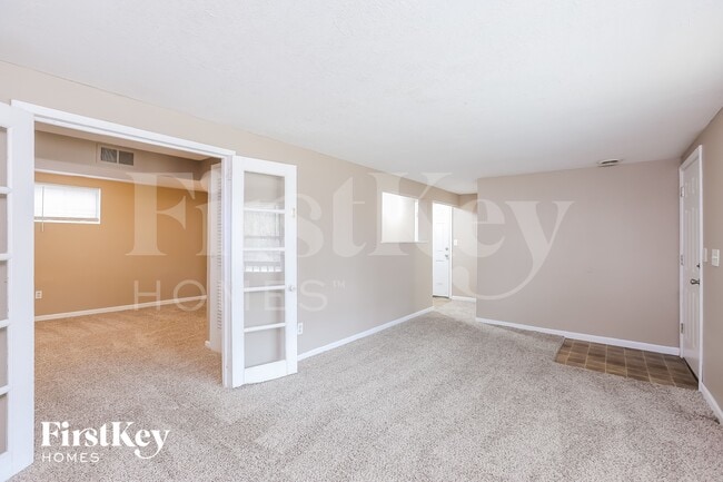 Photo - 1104 Kearney Rd