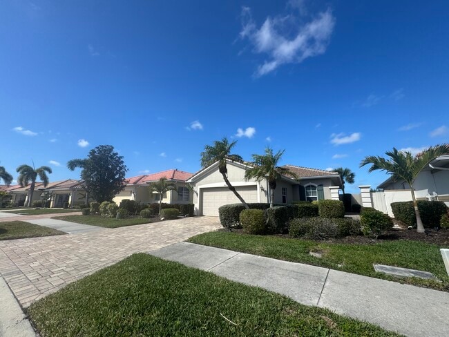 Photo - 462 Montelluna Dr