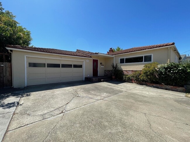 Nice and clean three bedrooms and two bath... - Nice and clean three bedrooms and two bath...
