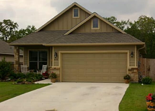 Building Photo - GORGEOUS 3 bed, 2 bath in Spring Creek Gar...