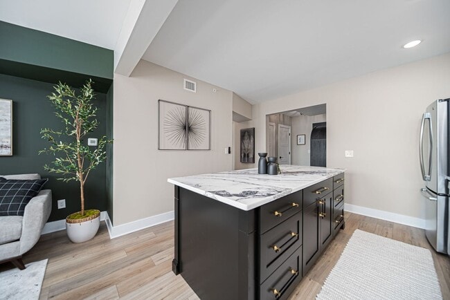 Photo - Fully Furnished 1 Bedroom in the heart of ... Unit 999-306