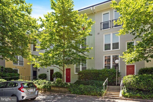 Photo - 158 G St SW Townhome